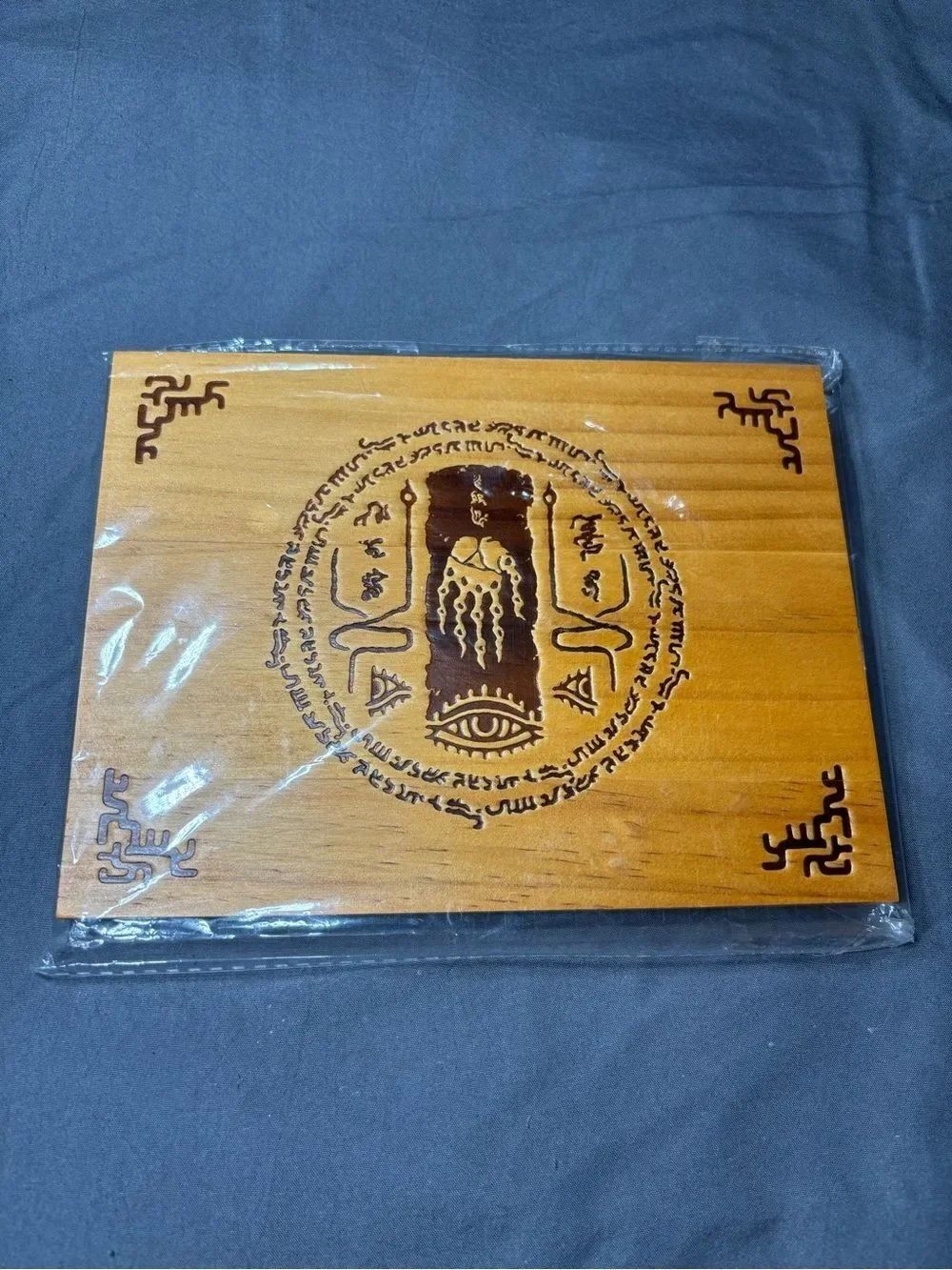 New Nintendo Zelda Engraved Wooden Decorative Plaque with Eye Motif Natural Wood
